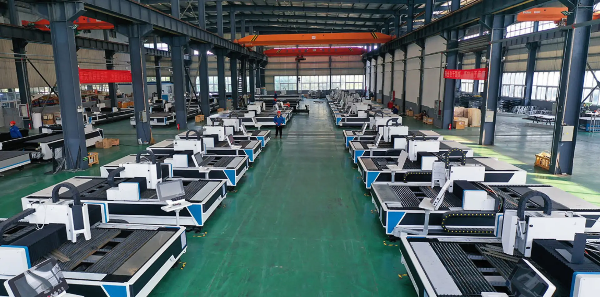 Tecnologia industrial com precisão e confiança: equipamentos de alta performance fornecidos pela engenharia da Destec Máquinas.